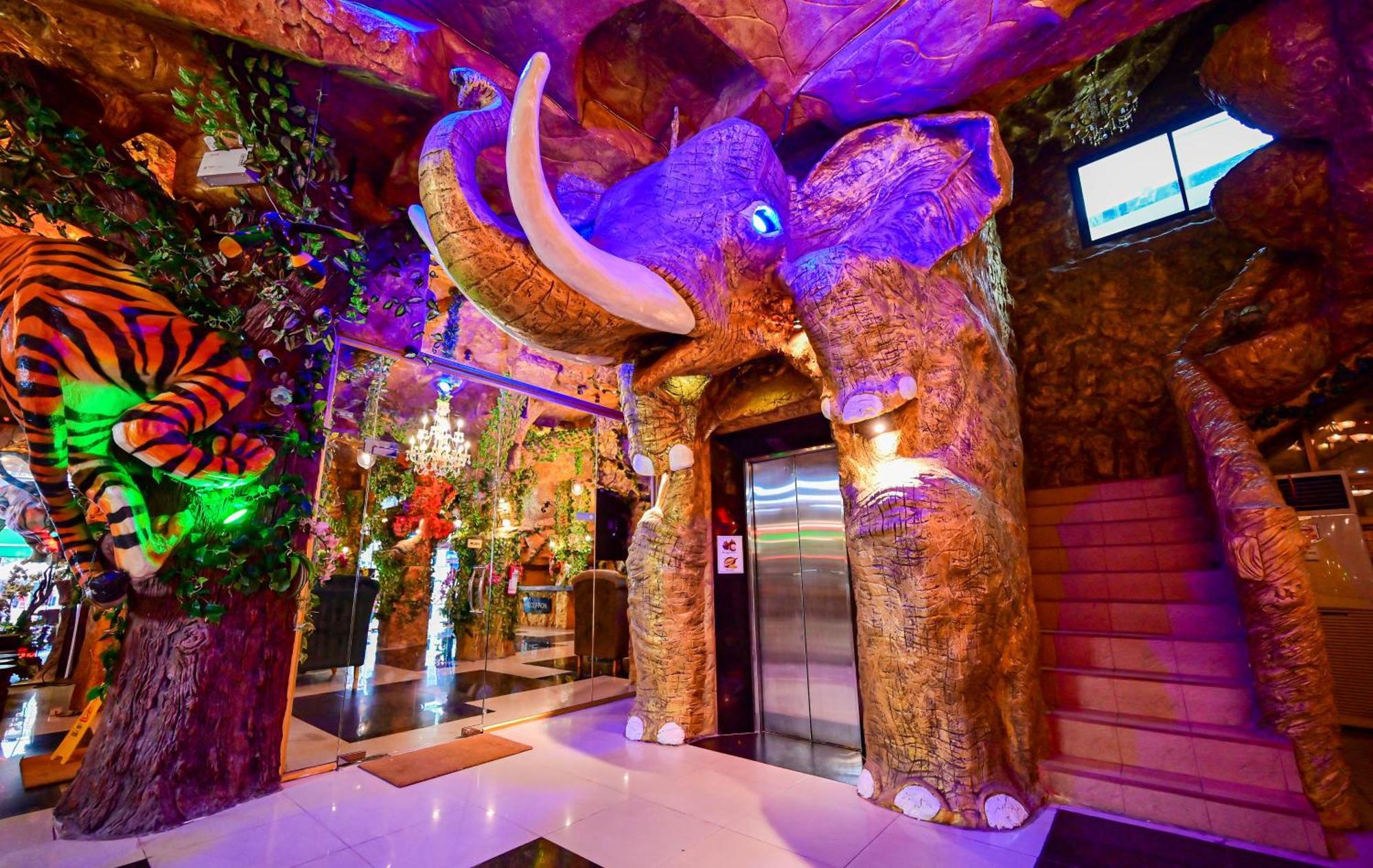 Tiger Complex Hotel Patong Kültér fotó