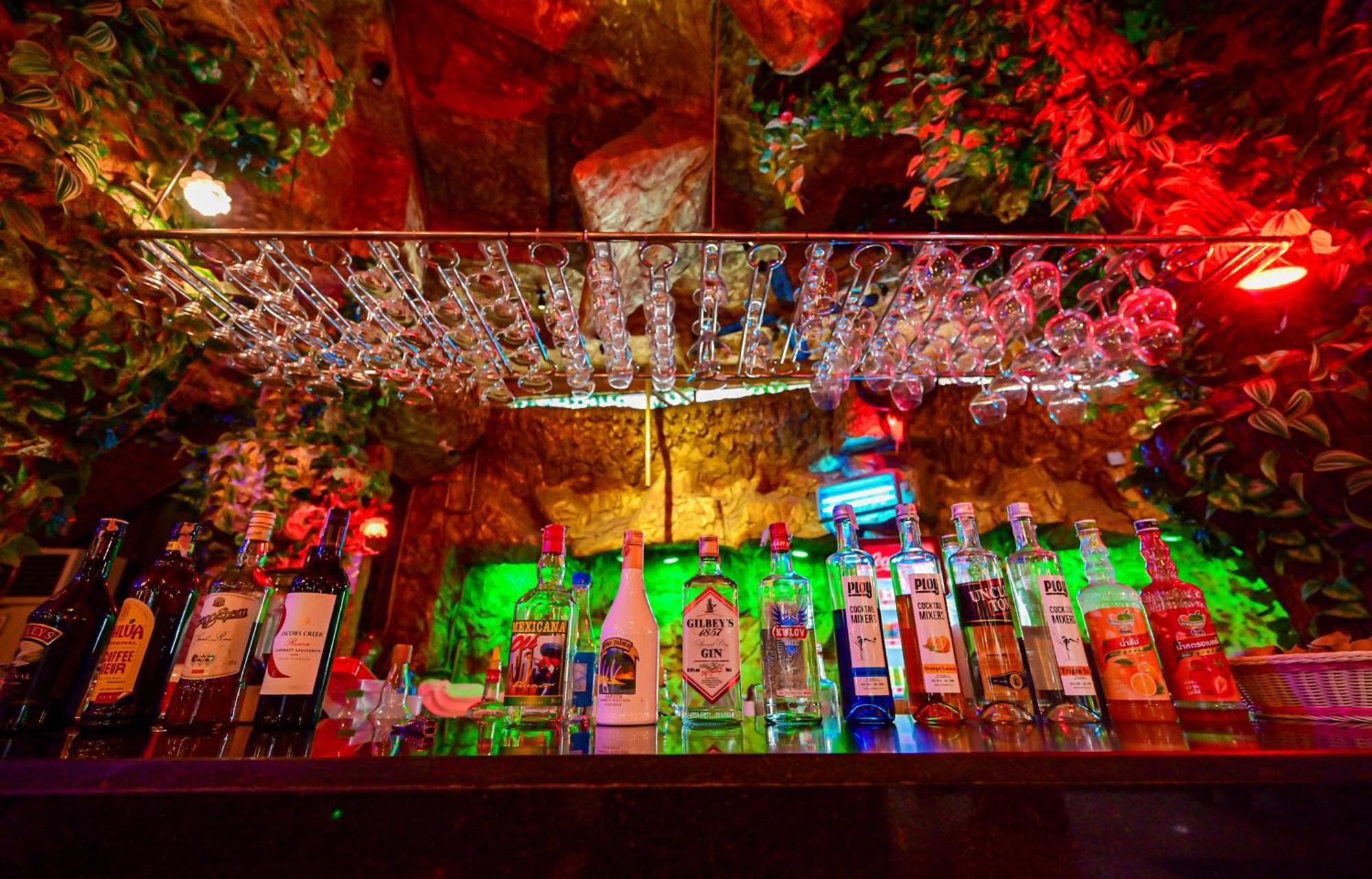 Tiger Complex Hotel Patong Kültér fotó