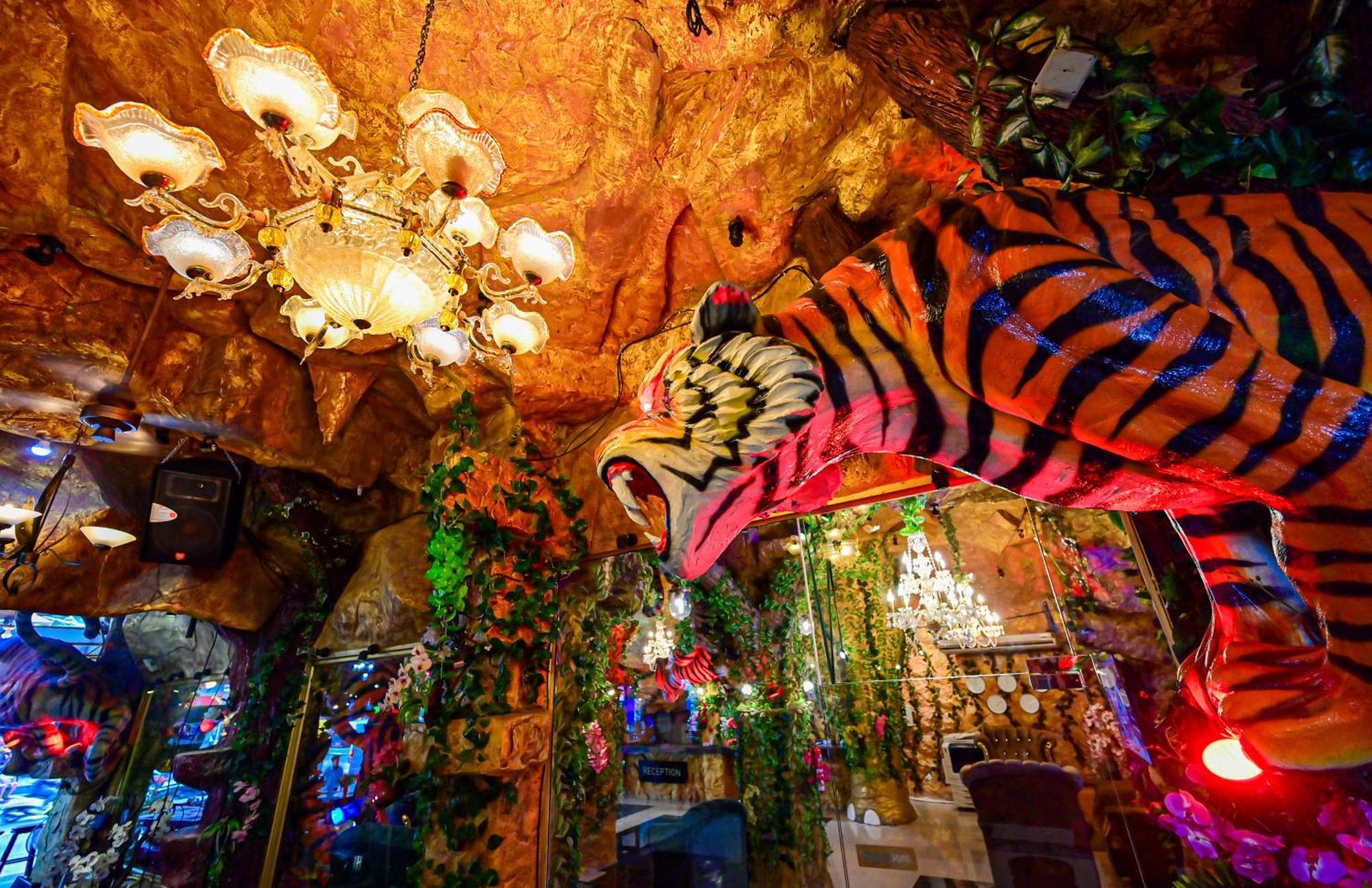 Tiger Complex Hotel Patong Kültér fotó