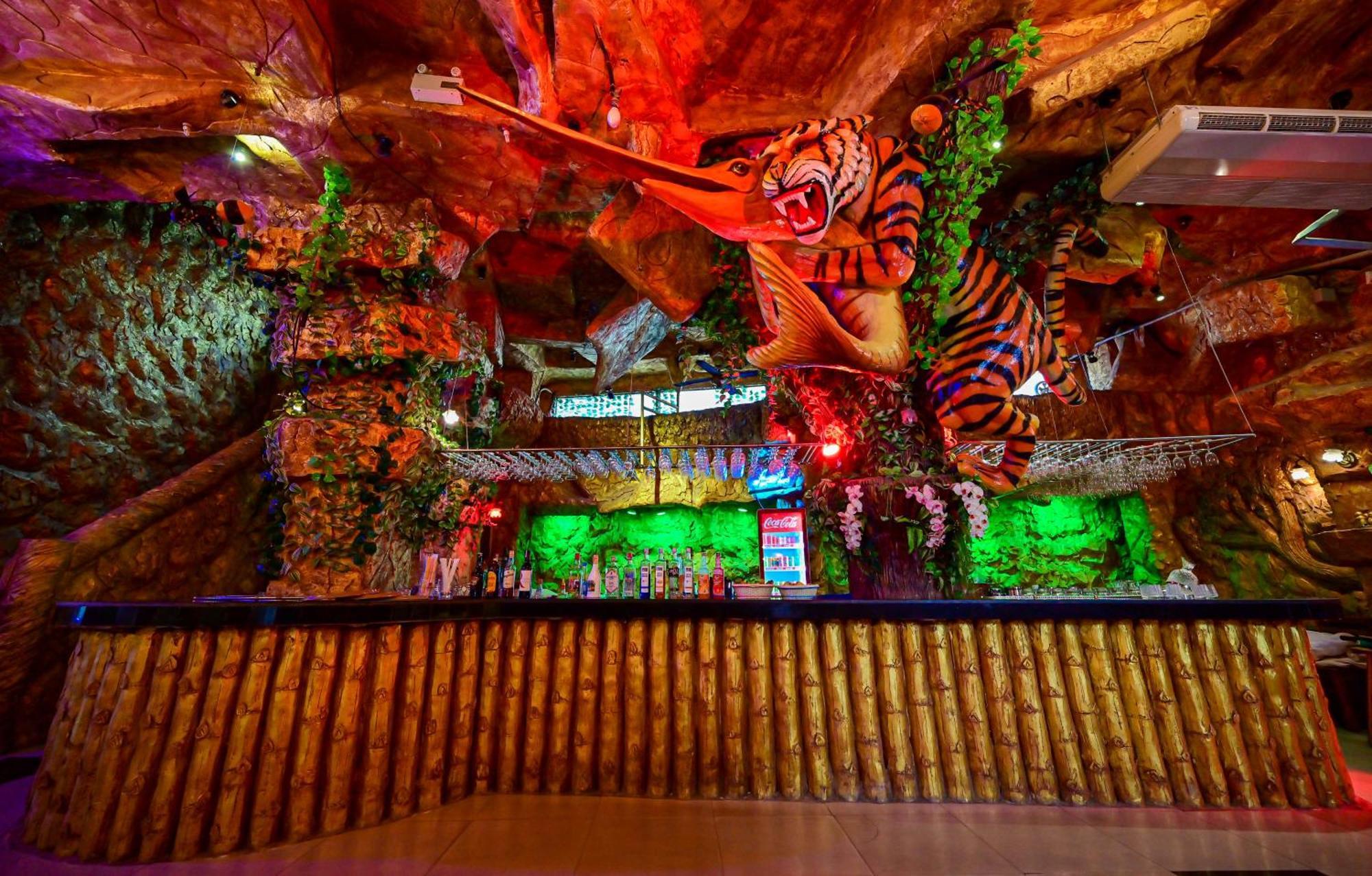 Tiger Complex Hotel Patong Kültér fotó