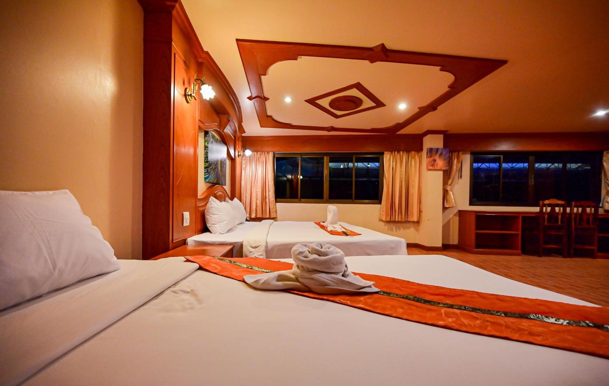 Tiger Complex Hotel Patong Kültér fotó