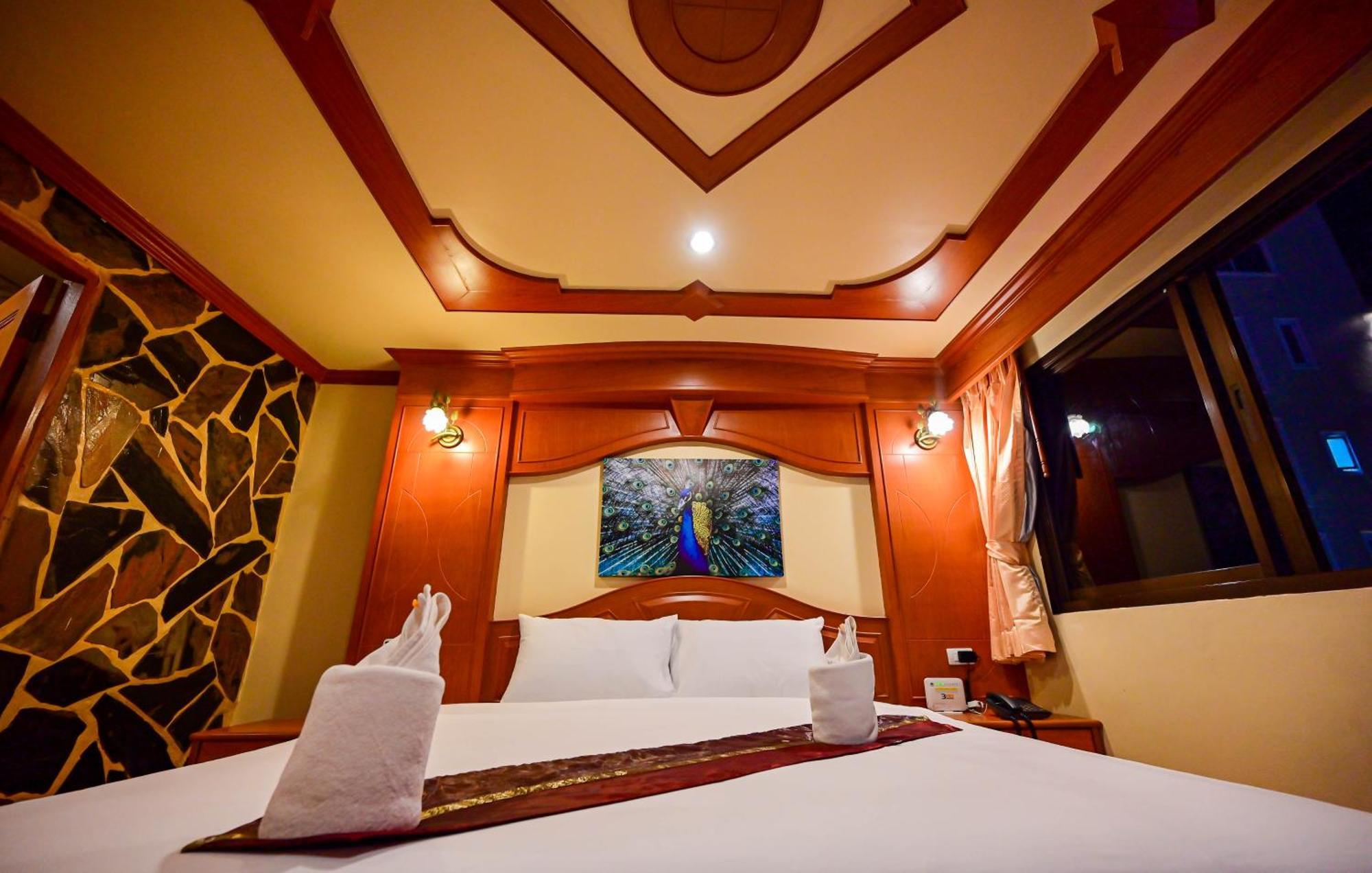Tiger Complex Hotel Patong Kültér fotó