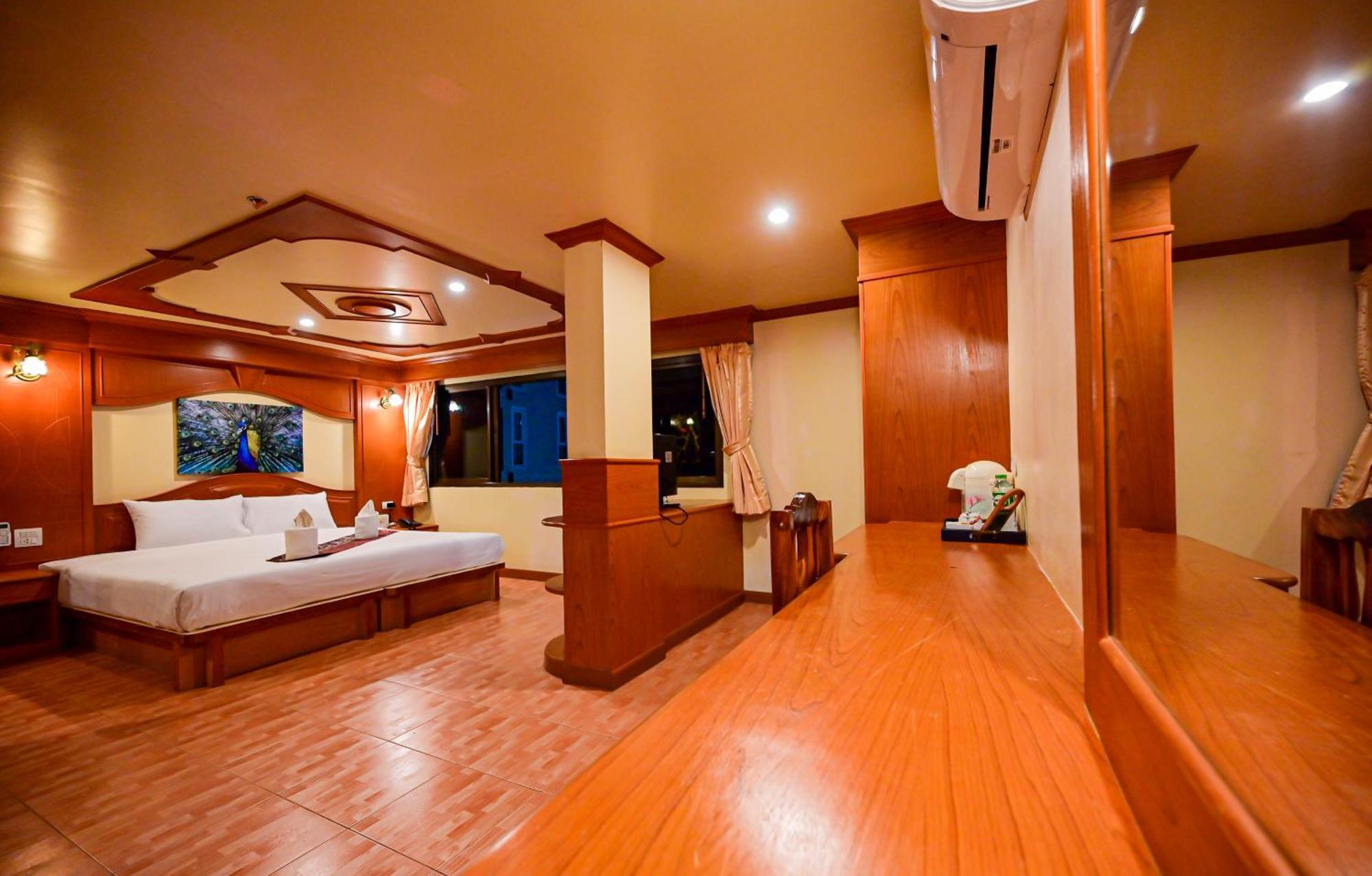 Tiger Complex Hotel Patong Kültér fotó